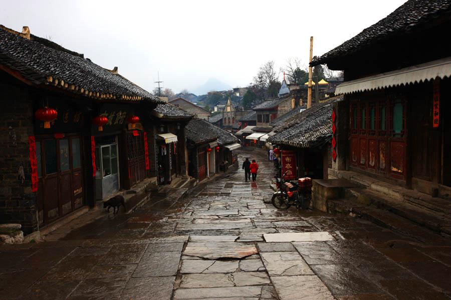 锐评｜有人疾呼和平，有人“供养”战争